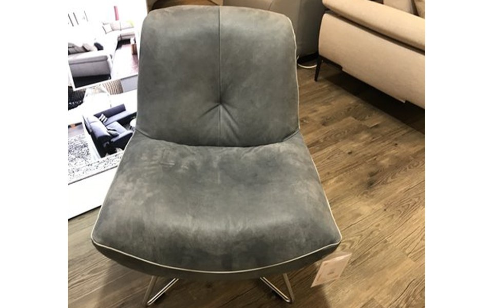 Rom Munich Prince Chair
Was £879 Now £599 Rom Munich Prince Chair
Was £879 Now £599